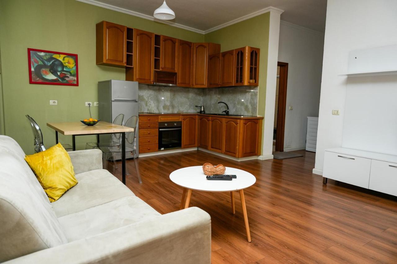 Cozy Apartment In The Heart Of Tirana ! Exterior photo